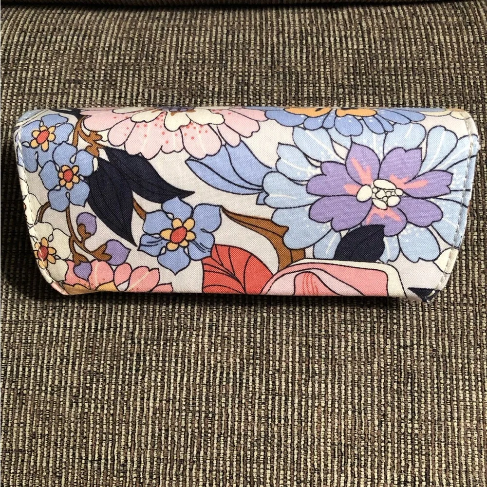 NWT Vera Bradley Hardshell Eyeglass Case - Picture 2 of 5